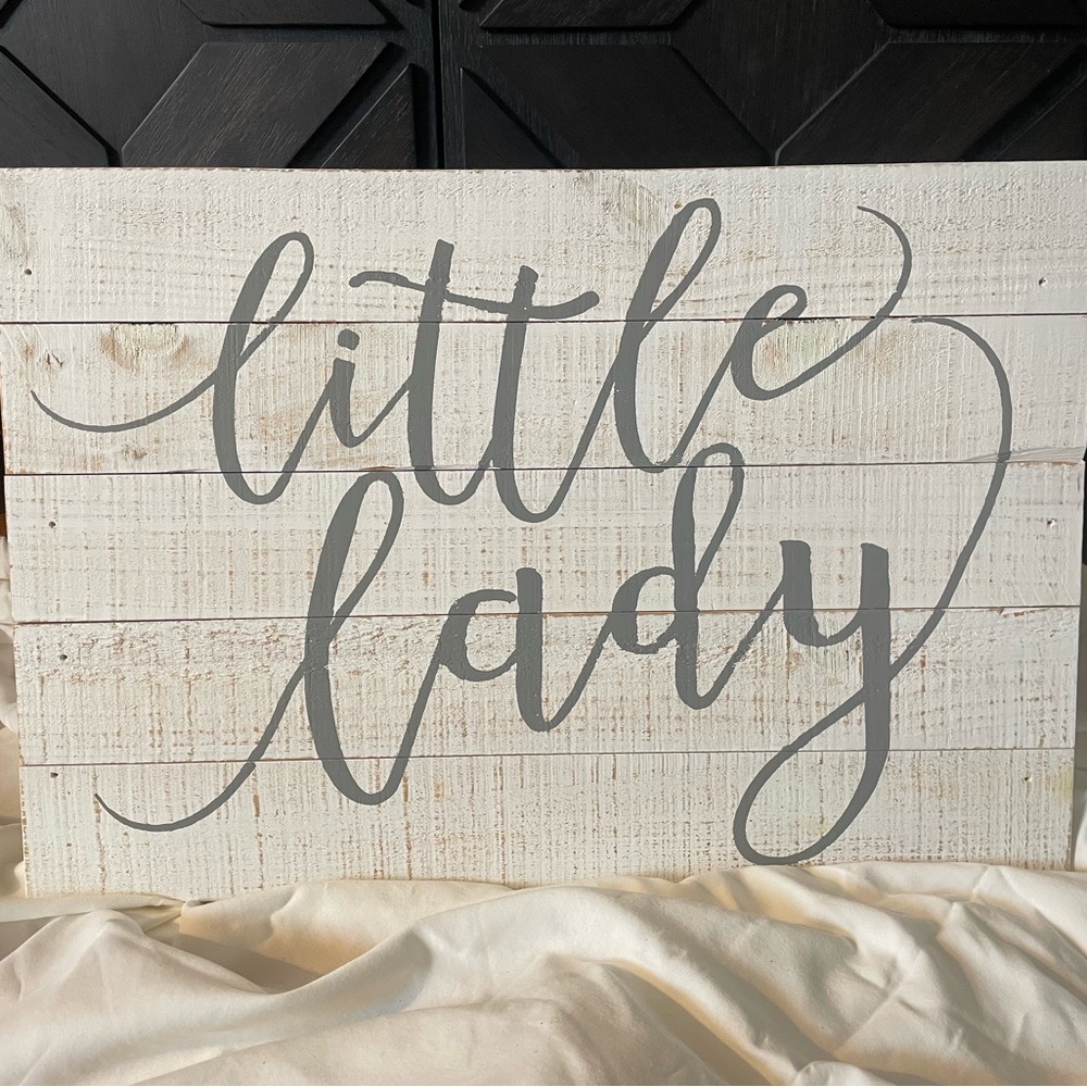 “Little Lady” wooden White and Gray wall Decor